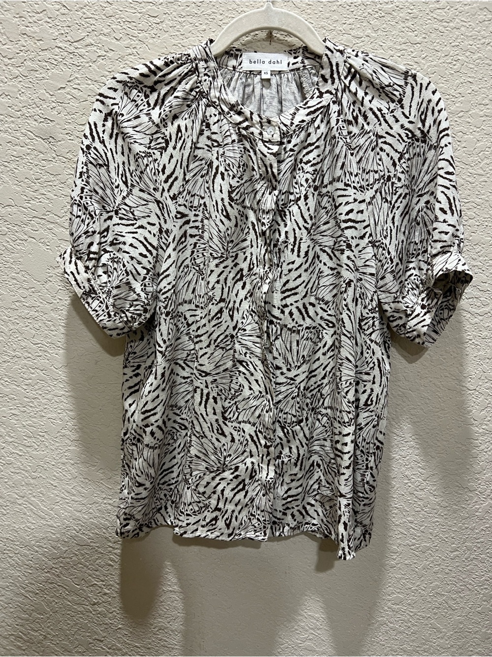 Bella Dahl Short Sleeve Raglan Button Down top animal print size XS - Picture 2 of 7